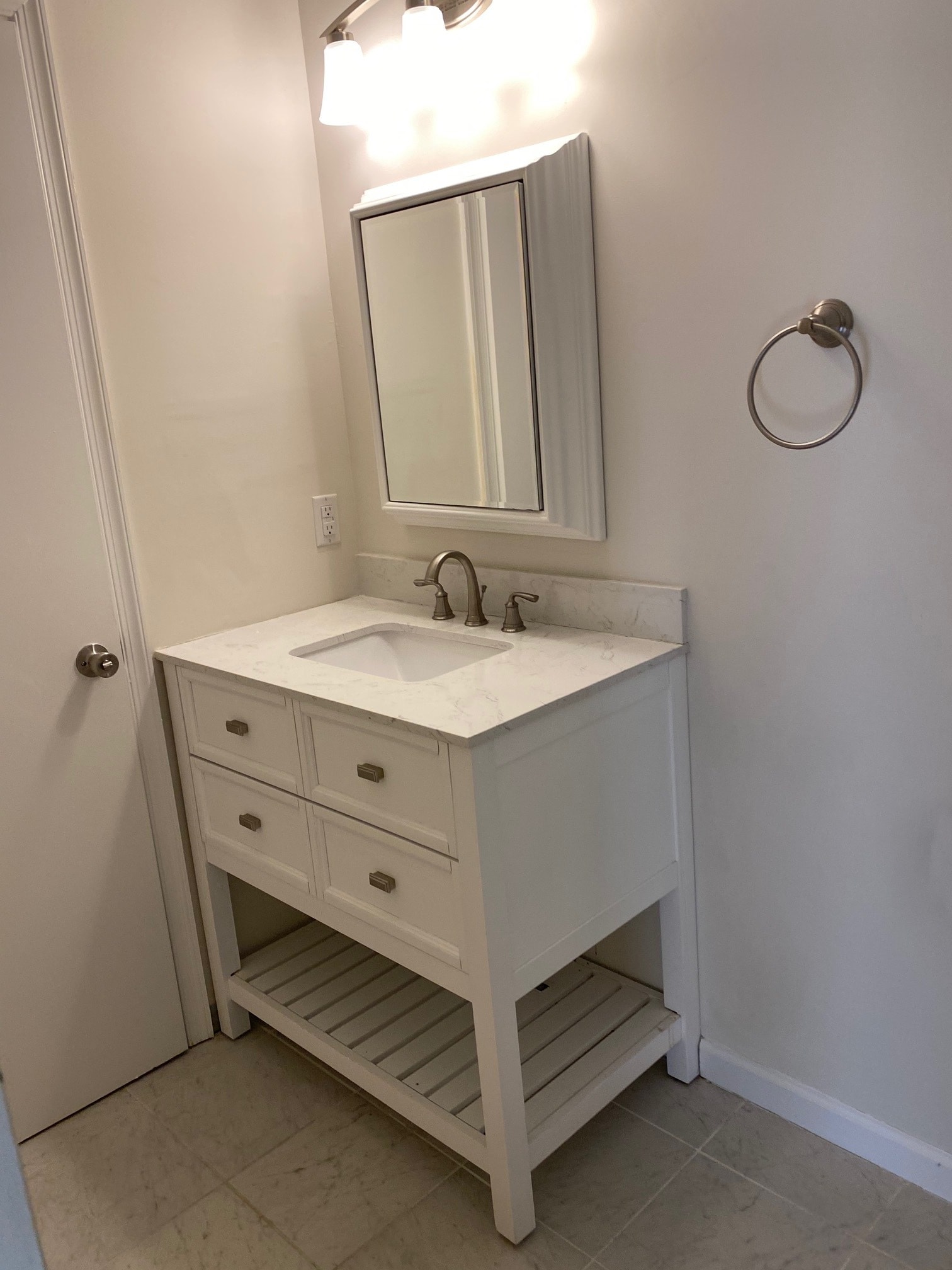 Building Photo - 300 Grosvenor Ln