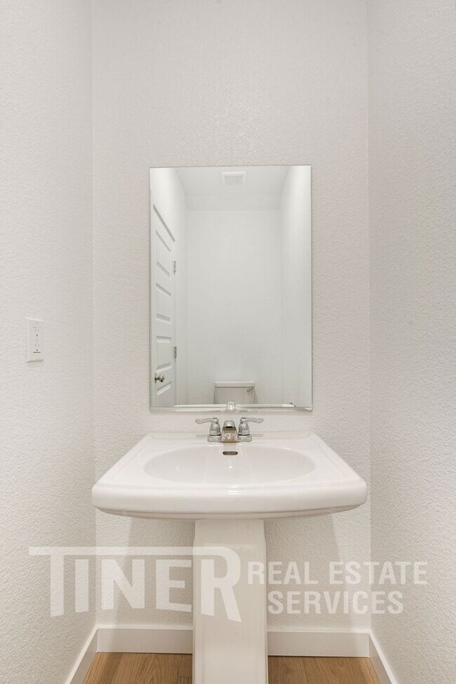 Building Photo - 8540 Anker Wy