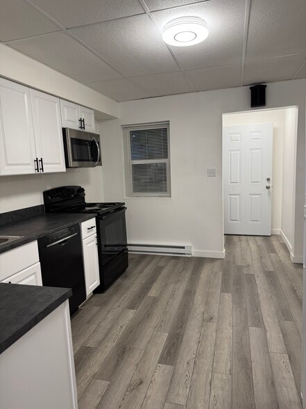 Building Photo - 516 8th St S