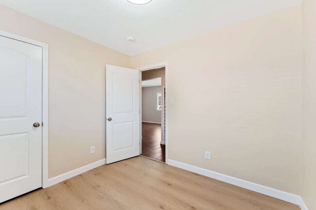Building Photo - 160 Cathcart Ave
