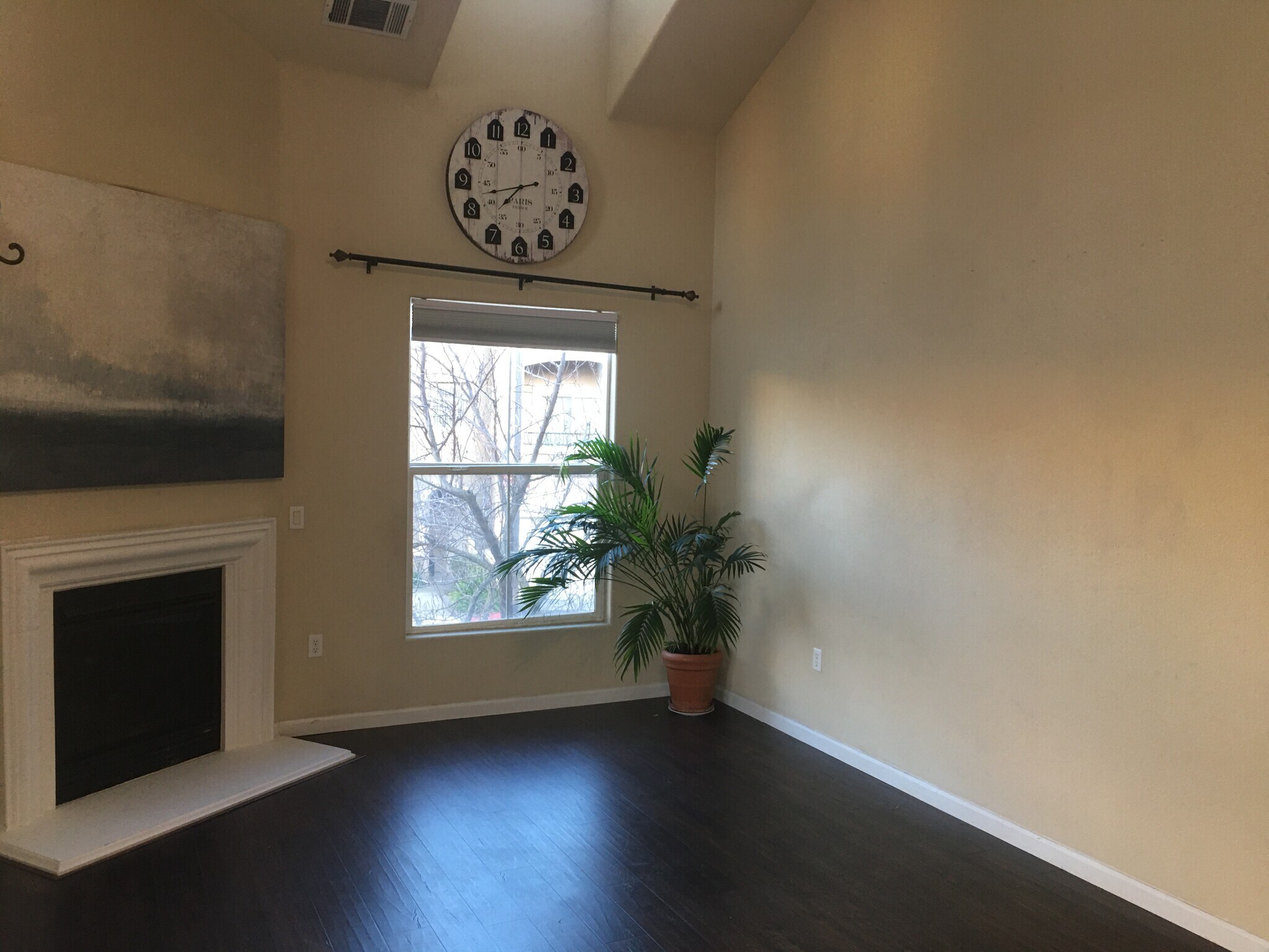 Building Photo - 5350 Dunlay Dr