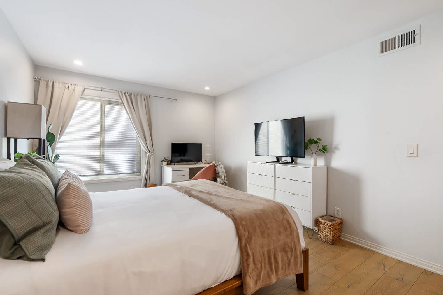 Building Photo - 6036 Rancho Mission Rd