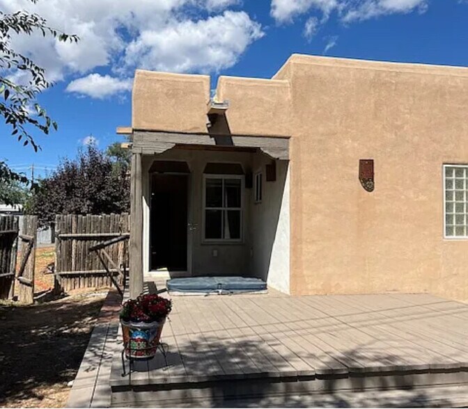 Building Photo - 3996 Agua Fria St