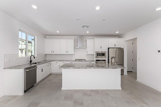 Building Photo - 2436 W Maximo Wy