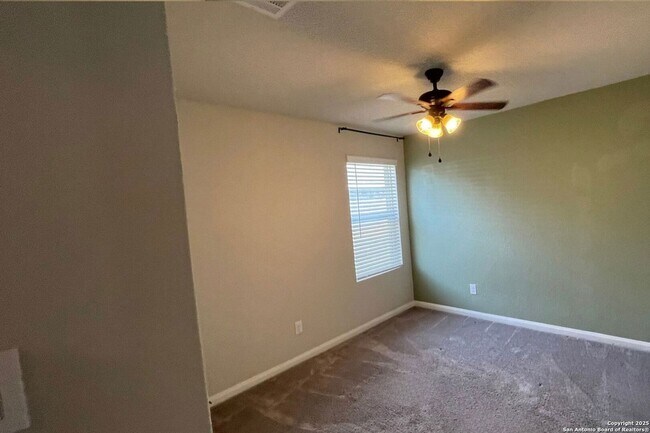 Building Photo - 1043 Raceland Rd