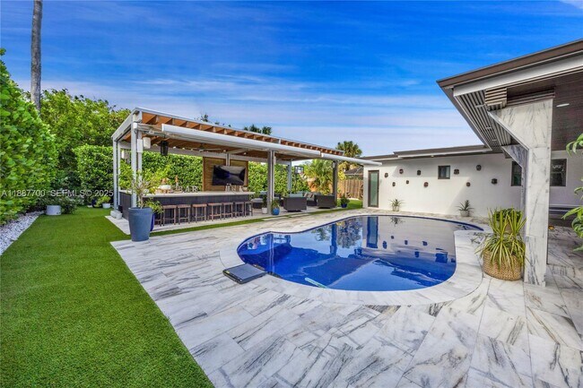 Building Photo - 5501 McKinley St