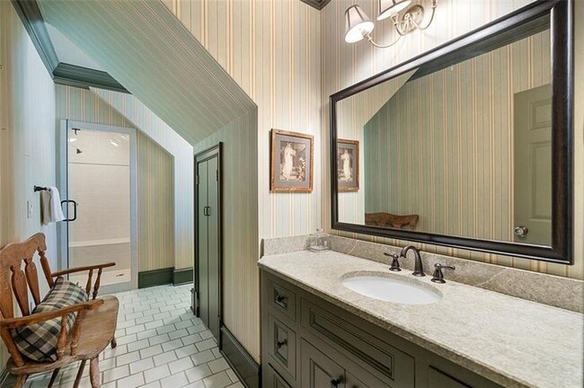 Building Photo - 5000 Long Island Dr