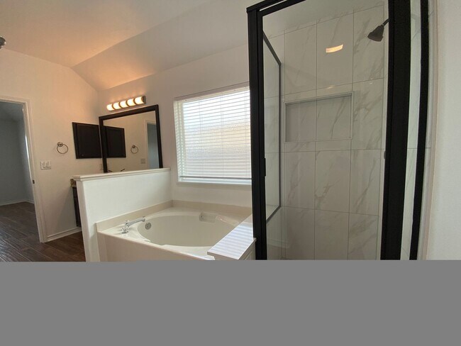Building Photo - UPDATED 4 BEDROOM IN COQUINA BAY!