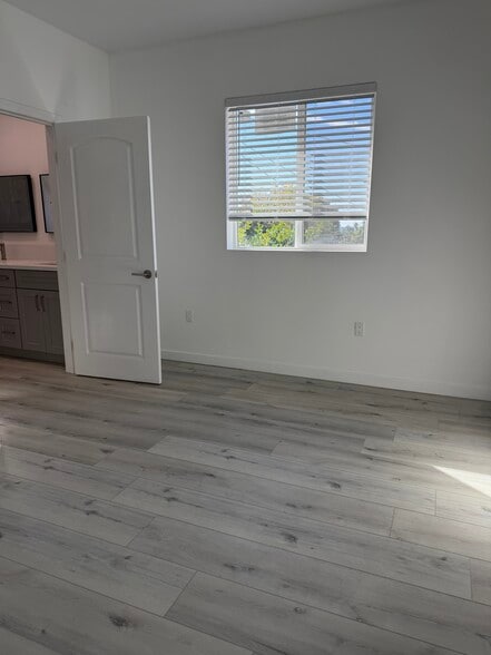 Building Photo - 11616 Balboa Blvd