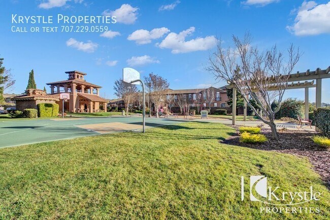 Building Photo - Gorgeous condo in beautiful Tiara gated co...