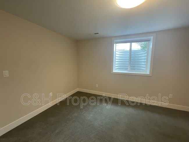 Building Photo - 5506 Sunny Cv