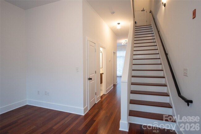 Building Photo - 2133 Southend Dr