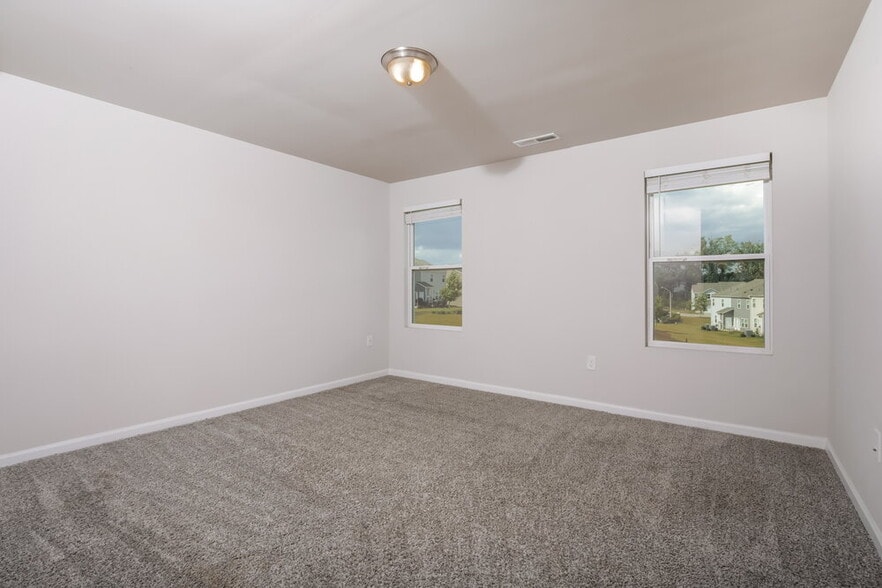 Building Photo - 217 Brook Farm Ln