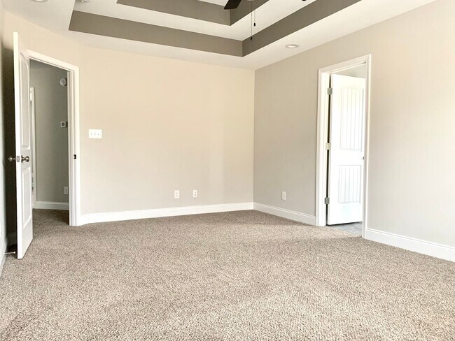 Building Photo - 712 Banister Dr