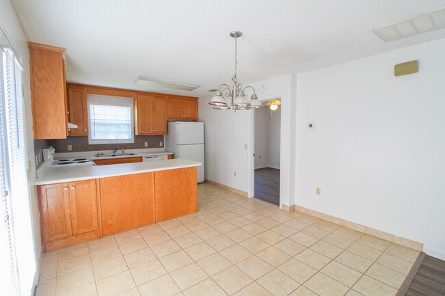 Building Photo - 824 Shaw Rd