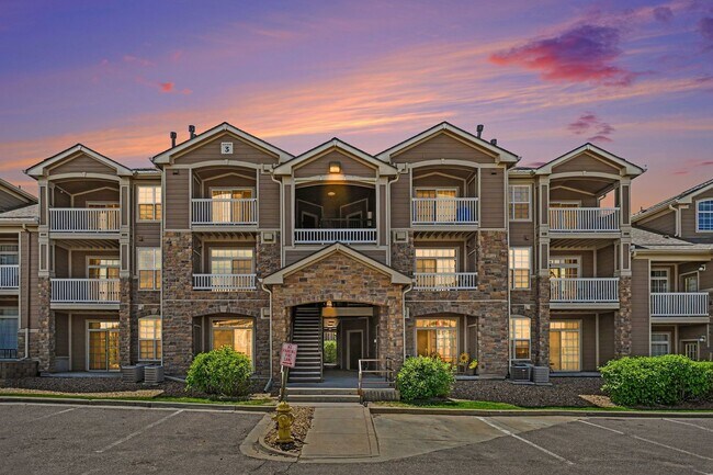 Building Photo - Charming Englewood Condo | 2 Bedrooms, Covered Parking & Community Pool