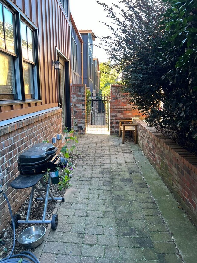 Building Photo - Awesome Urban Lofts Unit Available for Pre...