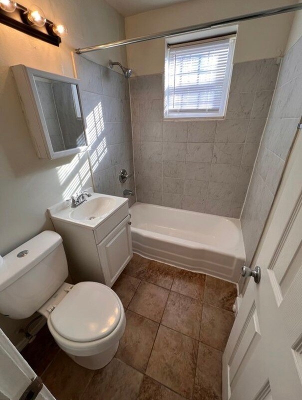 Building Photo - 2603 5th Ave