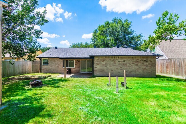 Building Photo - 4015 Postwood Dr