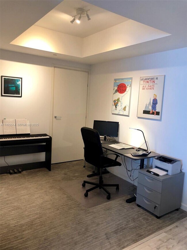 Building Photo - 1300 Brickell Bay Dr