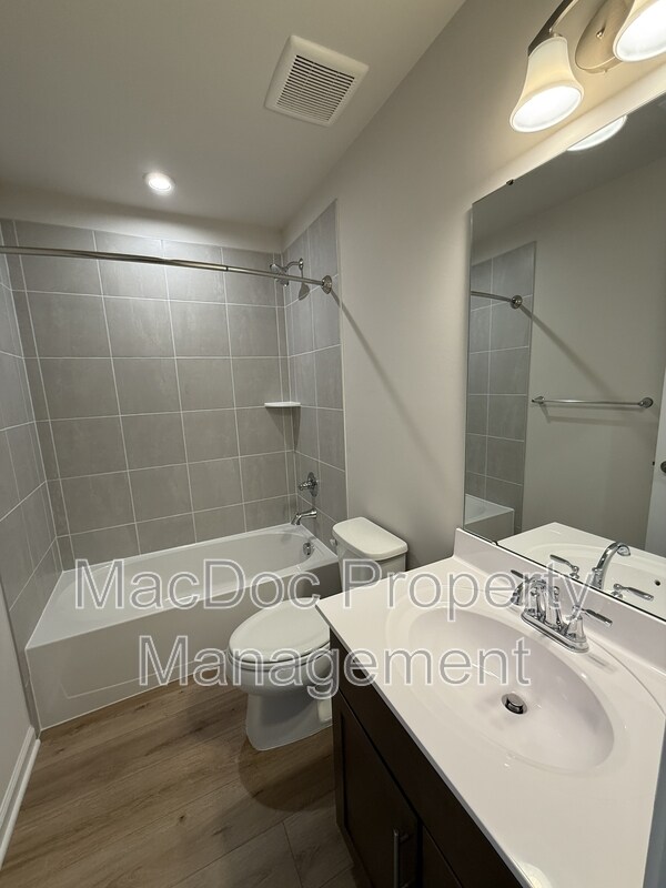 Building Photo - 1100 Rampart Dr