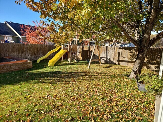 Building Photo - Cute Nampa home in one of  the most desirable neighborhoods. Fabulous location. 7159 E. Hampton.