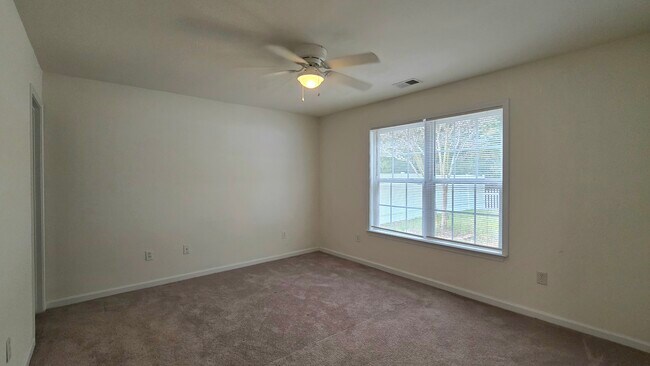 Building Photo - 920 Silvercrest Dr