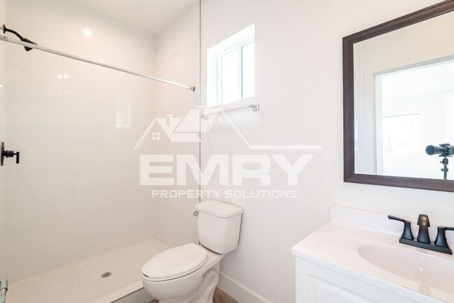 Building Photo - Student Accommodation Los Angeles CA 90018