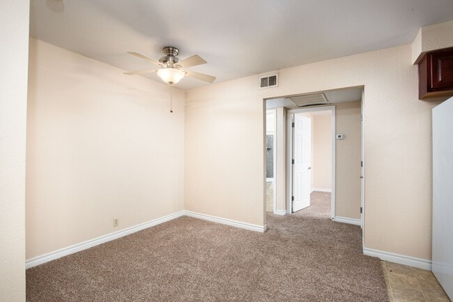 Building Photo - MOVE IN SPECIAL - 1st month HALF OFF!!!