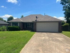 Building Photo - 3 Bed 2 Bath Home