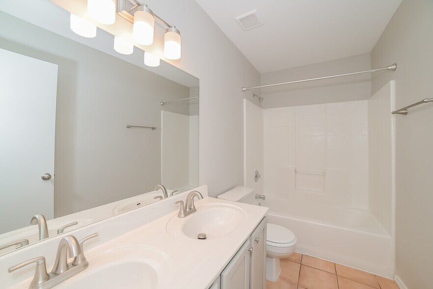 Building Photo - 6566 E Fox St