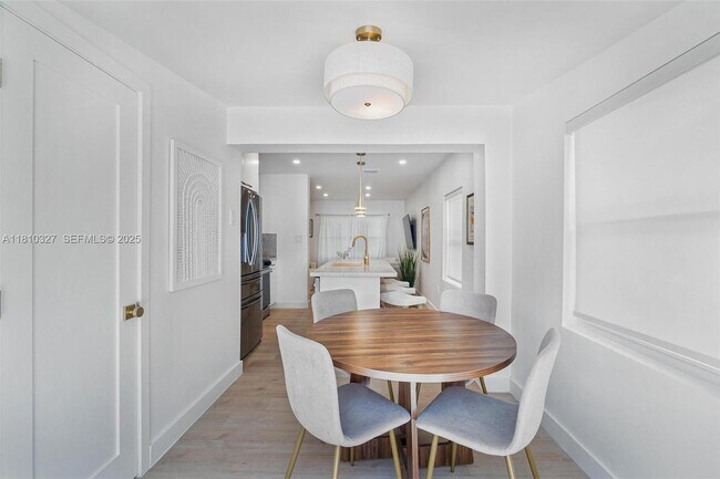 Building Photo - 12325 NE 11th Pl