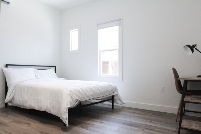 Building Photo - 1580 W 30th St