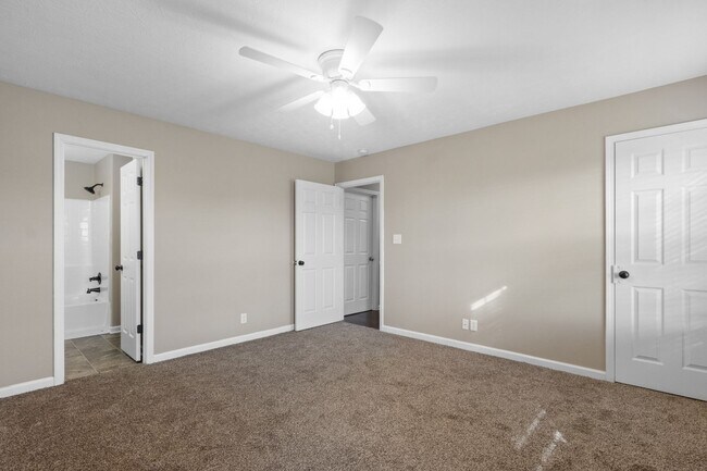 Building Photo - 1566 Autumn Dr