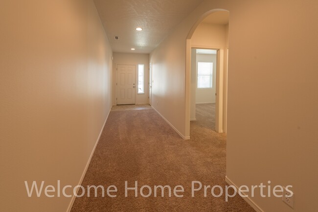 Building Photo - Beautiful Home in a Secluded Neighborhood