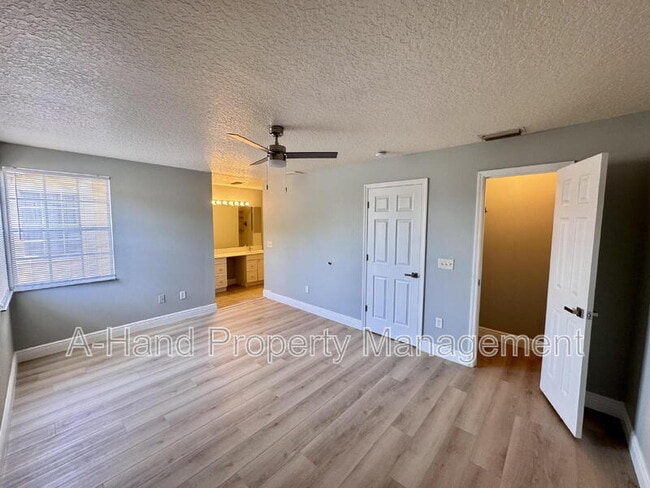 Building Photo - 2623 Fan Palm Dr