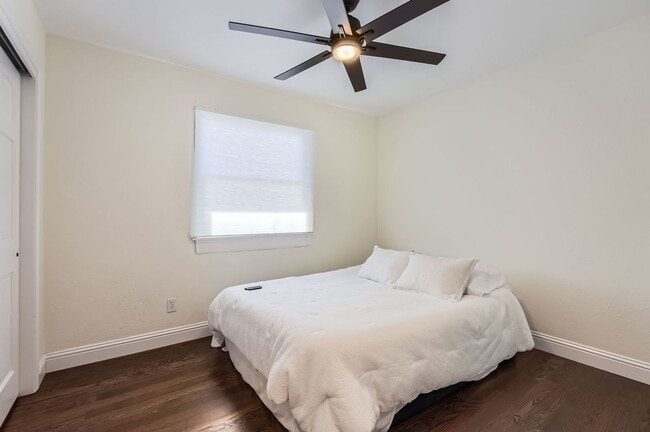 Building Photo - Gorgeous Home in Centennial w/Beautiful Fi...