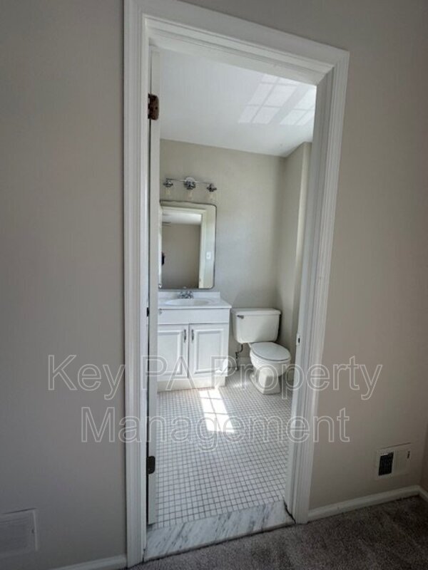 Building Photo - 517 S Coventry Ln