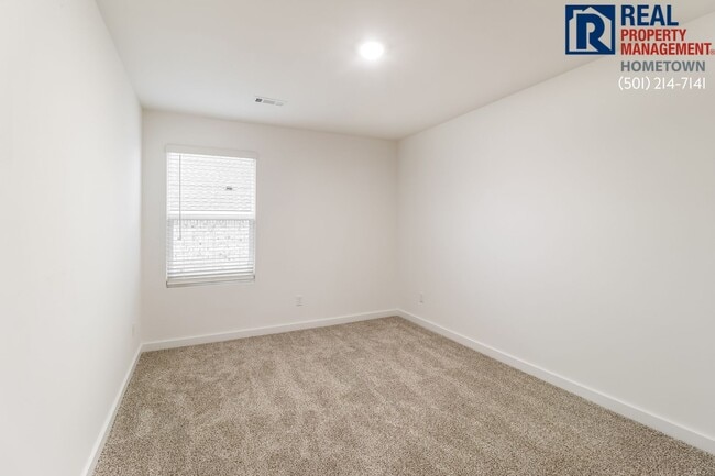 Building Photo - 108 E Fredonia Ct