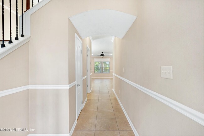 Building Photo - 352 Silver Glen Ave