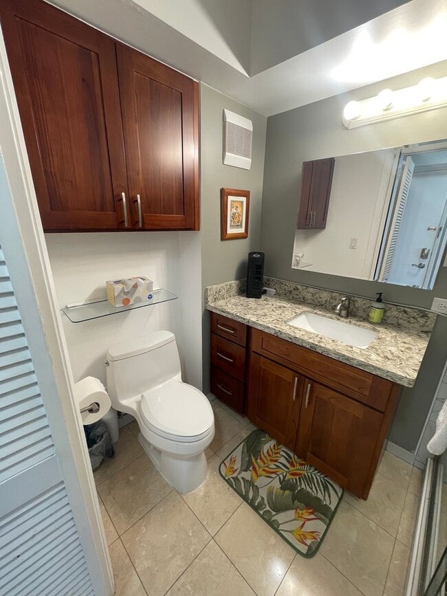 Building Photo - Fully furnished with amazing panoramic views.