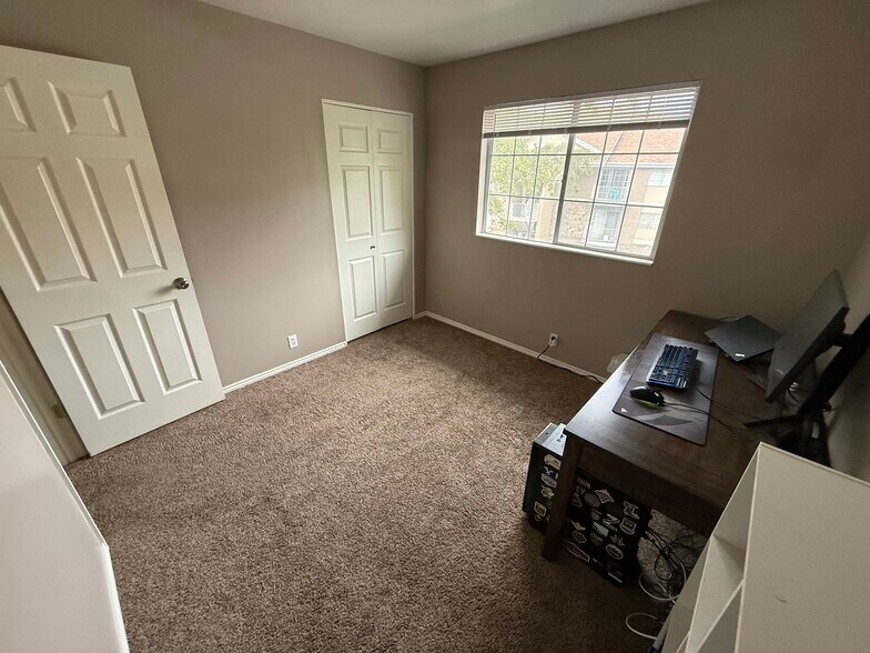 Building Photo - 1227 Riverside Ave