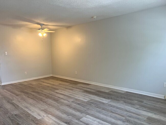 Interior Photo - The Carl