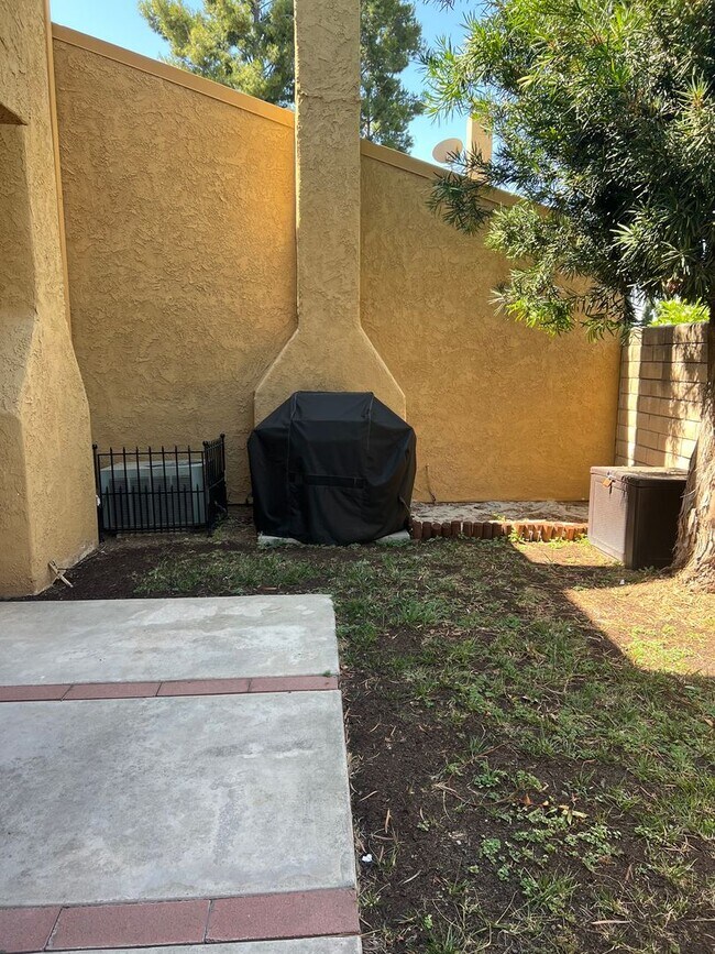 Building Photo - 4 Bed/ 3 Bath Yorba Linda Home with 2 Car Garage
