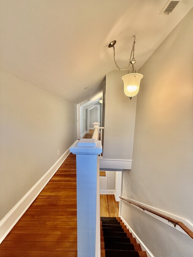 Building Photo - 107 W Geer St