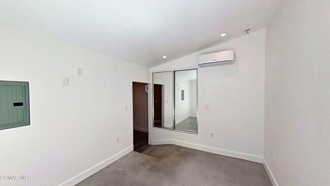 Building Photo - Absolutely adorable 1 bedroom, 1 bath gues...