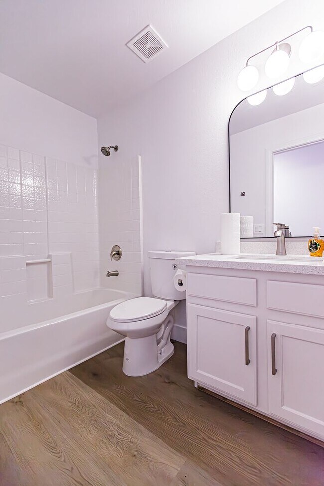 Building Photo - Stunning 3-bedroom One Story Home