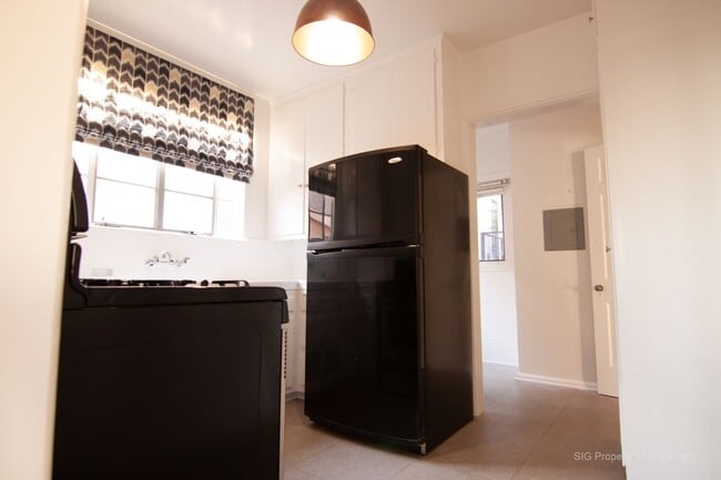 Building Photo - Hillside, 7101-7111 1/2