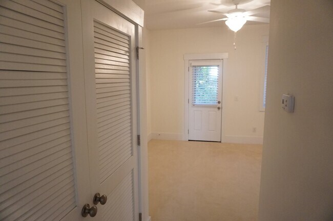 Building Photo - 3BR/3.5BA End Unit Townhome in Summerwalk!  $2,975/month - Pet friendly*