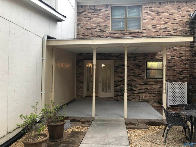 Building Photo - 337 Chateau Dr SW